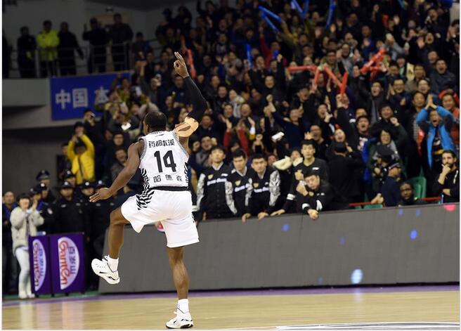  杜库雷头槌绝杀埃弗顿主场艰难战胜布伦特福德