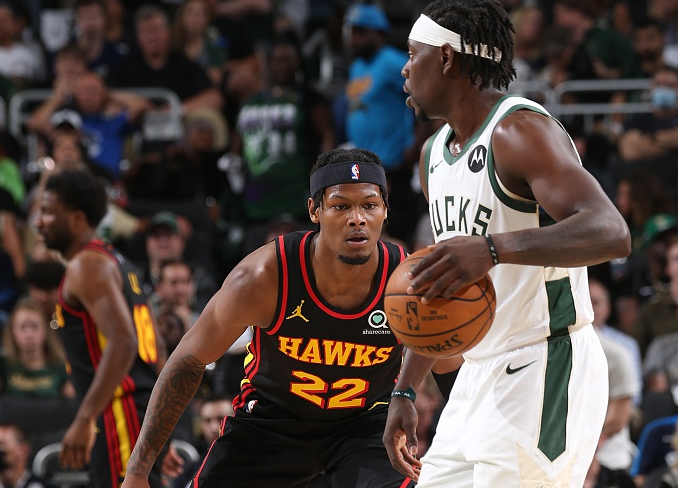  霍勒迪攻防一体雄鹿擒下老鹰豪取七连胜佳绩  