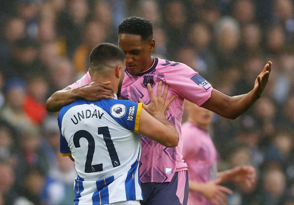  埃弗顿保级生死战，杜库雷梅开二度助太妃糖逃离降级区